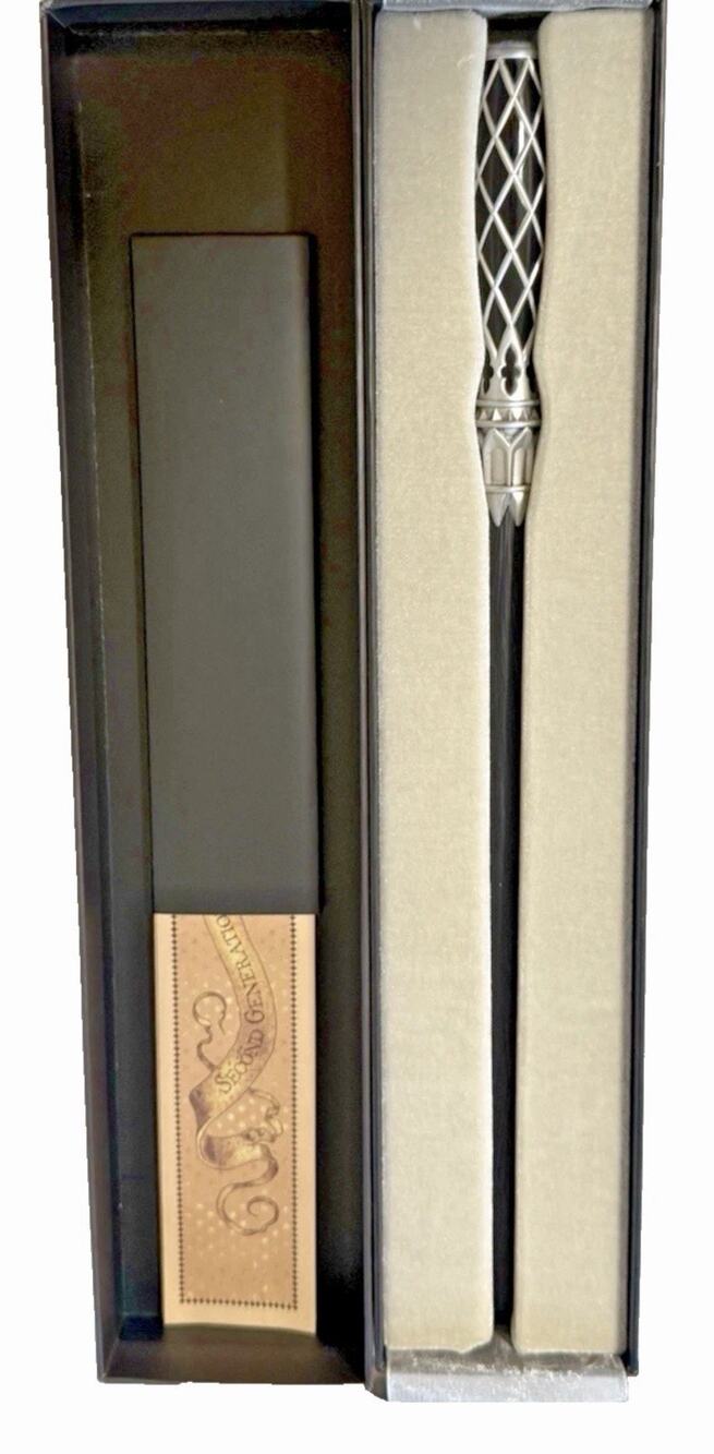 Harry Potter Interactive Wand – Universal Studios 2nd Gen Redwood New in Box